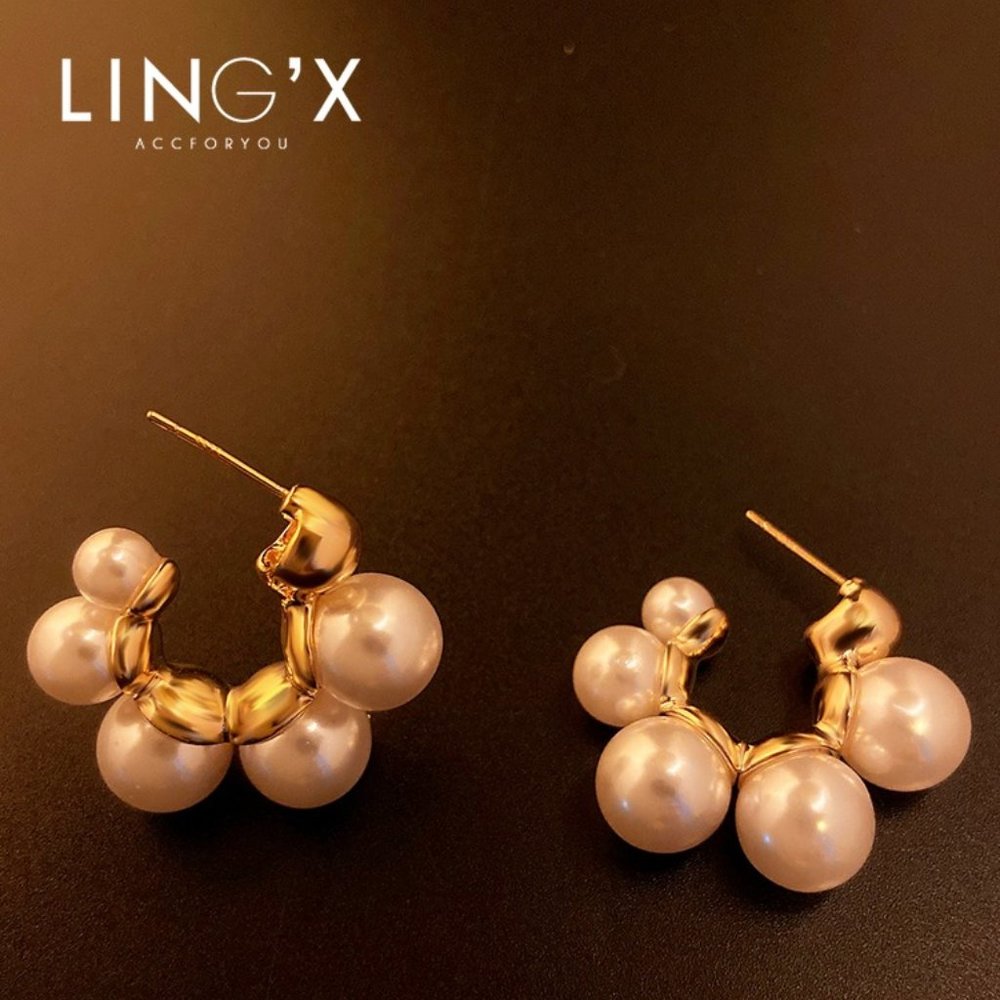 Light gray gold pearl earrings